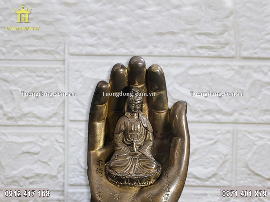 Từng họa tiết hoa văn được chăm chút tỉ mỉ